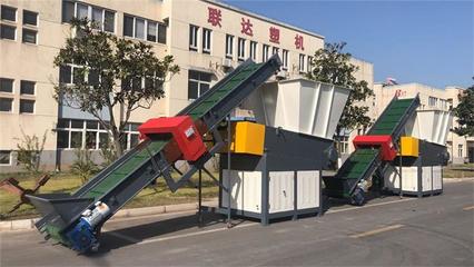 礦泉水瓶塑料撕碎機(jī)-塑料撕碎機(jī)-聯(lián)達(dá)機(jī)械公司(查看)