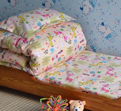 定制幼兒園床上用品，從三件套到六件套，精選棉花被褥，誠招代理，一件代發，提供高清細節圖